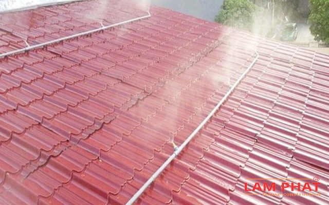 phun sương làm mát mái ngói