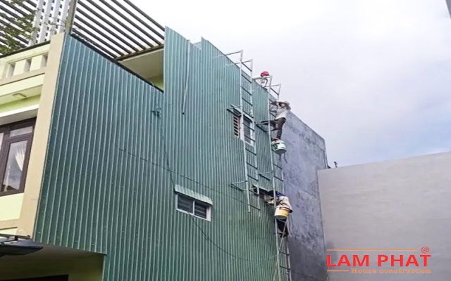 dùng tôn ốp chống tường