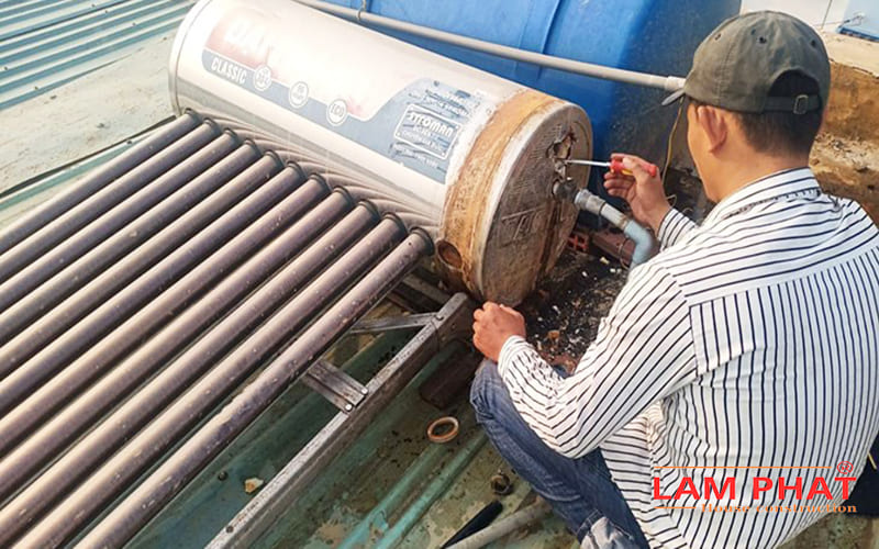 dịch vụ vệ sinh máy năng lượng mặt trời tphcm